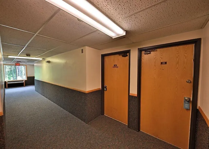 Snowblaze Condominiums E103