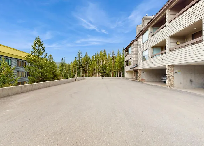 Snowblaze Condominiums E103